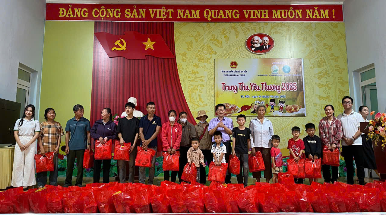 Trung thu yêu thương – Thắp sáng những ước mơ tuổi thơ Ea Rốk