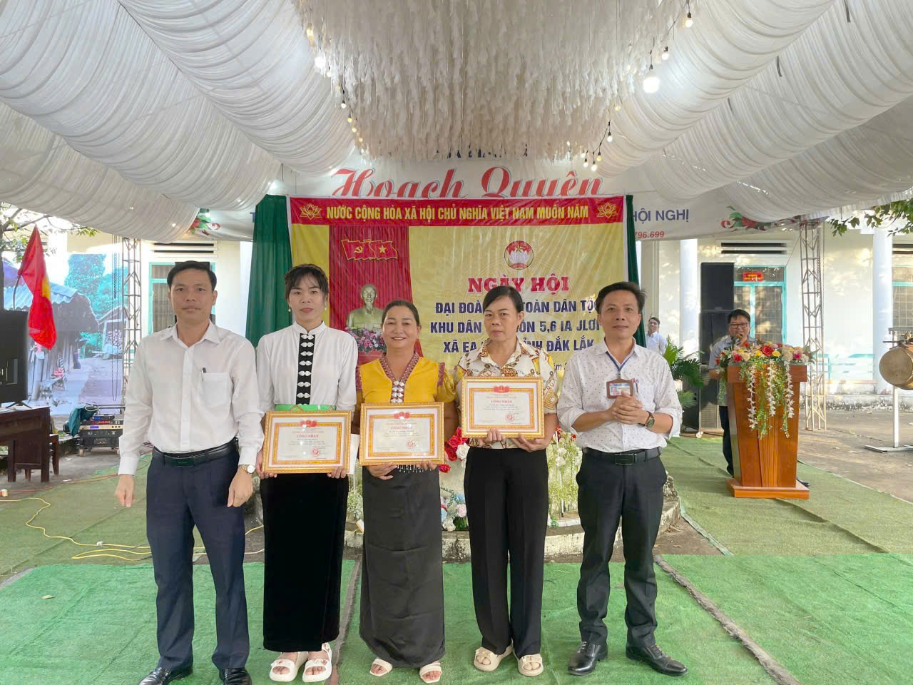 Lan tỏa ý nghĩa Ngày hội Đại đoàn kết trên địa bàn xã Ea Rốk