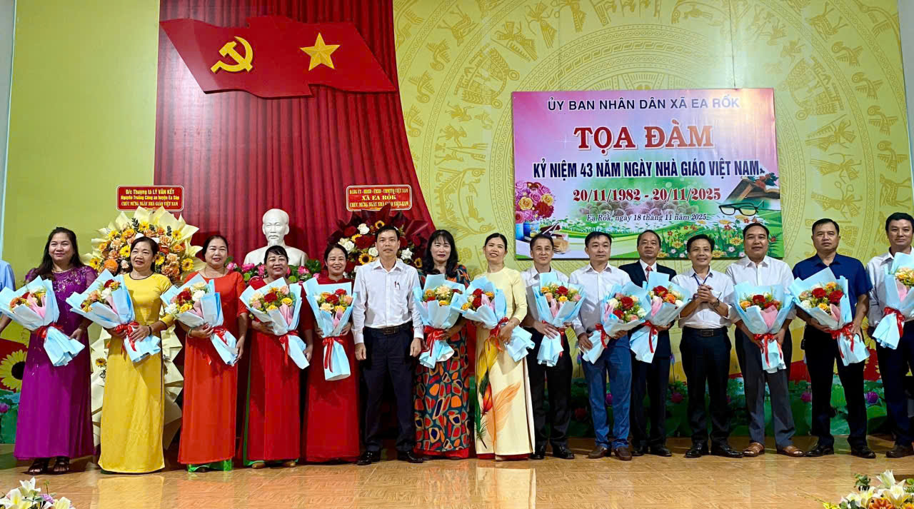 Xã Ea Rốk trang trọng tổ chức kỷ niệm Ngày Nhà giáo Việt Nam 20/11