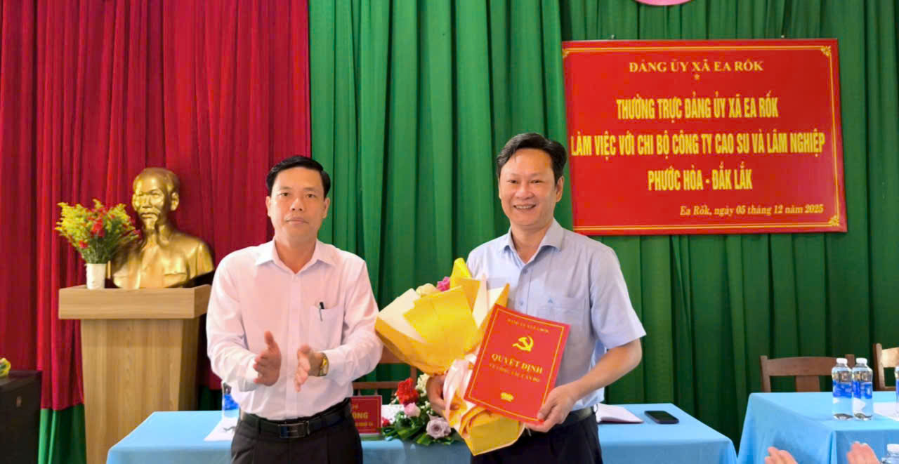 Thường trực Đảng ủy xã Ea Rốk làm việc với Chi bộ Công ty Cao su và Lâm nghiệp Phước Hòa – Đắk Lắk