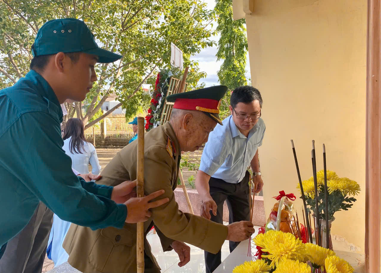 z7357197026161_4352cbb6fc611e3e340e81b791b1ee90