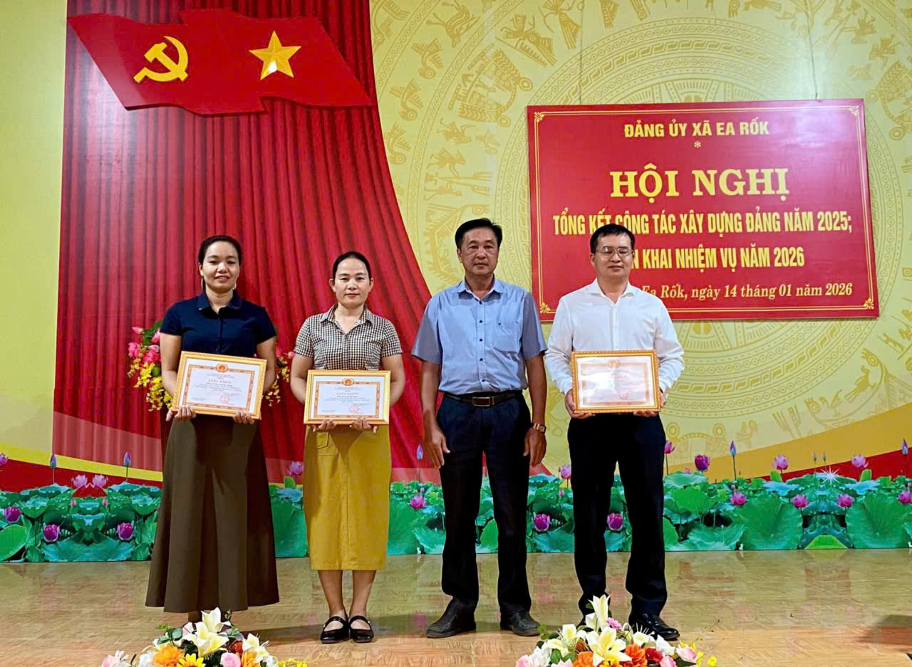 z7432117946344_9379edda4ae91a72fca2859f1ba949b2