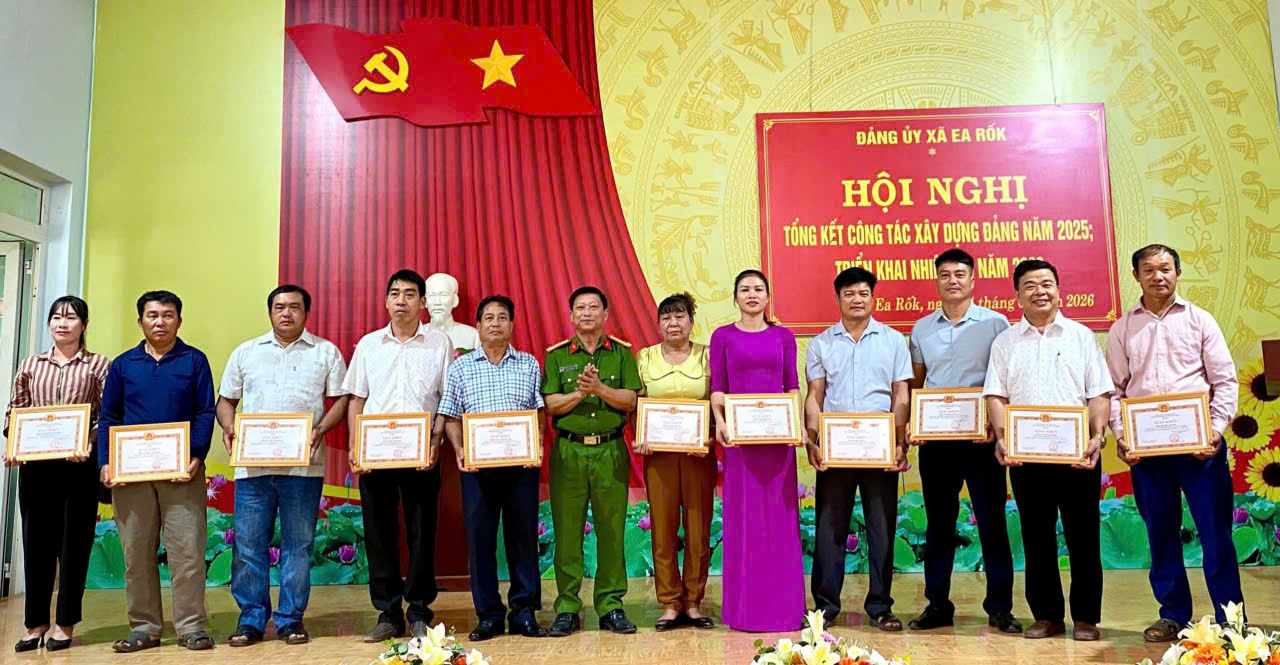 z7432117952324_eec7062f1f89dca2deff80a5d3629c47