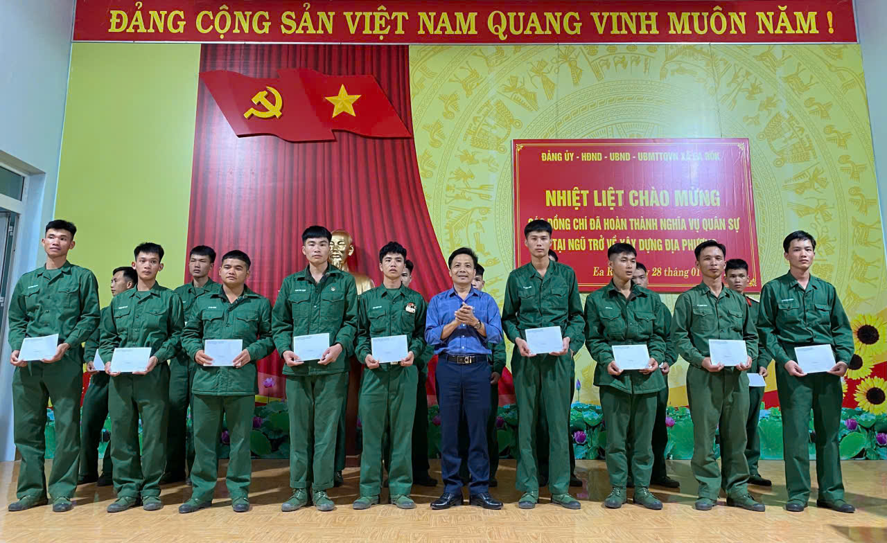 Xã Ea Rốk đón nhận quân nhân xuất ngũ hoàn thành nghĩa vụ quân sự