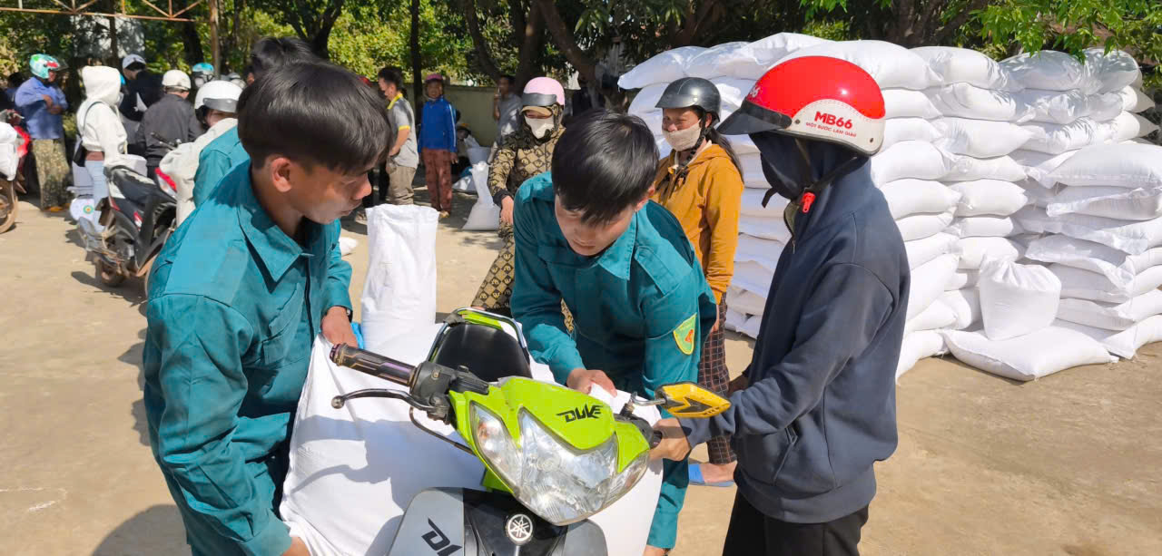 Xã Ea Rốk cấp gạo cứu đói Tết Nguyên đán Bính Ngọ 2026