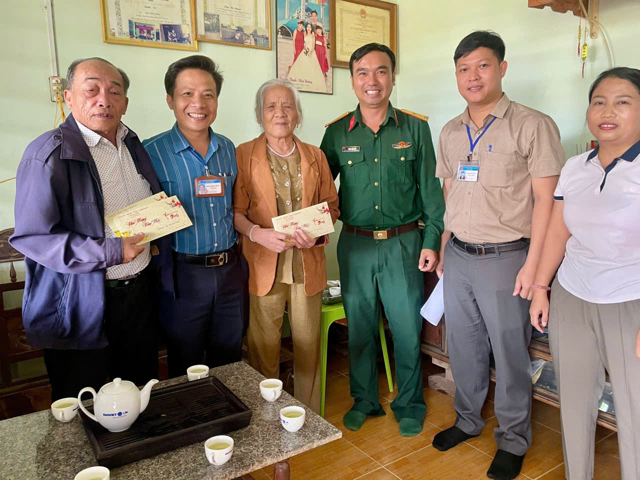 Xã Ea Rốk chung tay chăm lo tết cho người nghèo