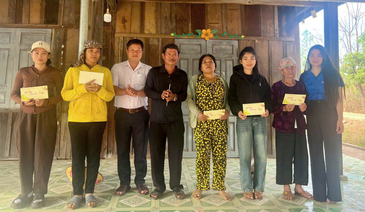 z7510804841847_4dc87268facd15486c333cc3b2248947