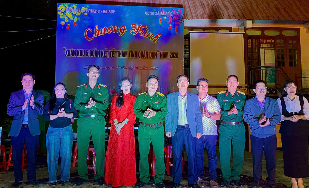 Xuân khu 5 đoàn kết, thắm tình quân dân ở xã Ea Rốk