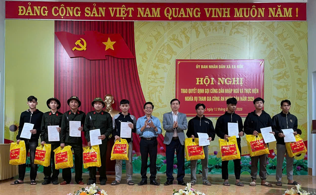 Trao Quyết định gọi công dân nhập ngũ và thực hiện nghĩa vụ Công an nhân dân năm 2026