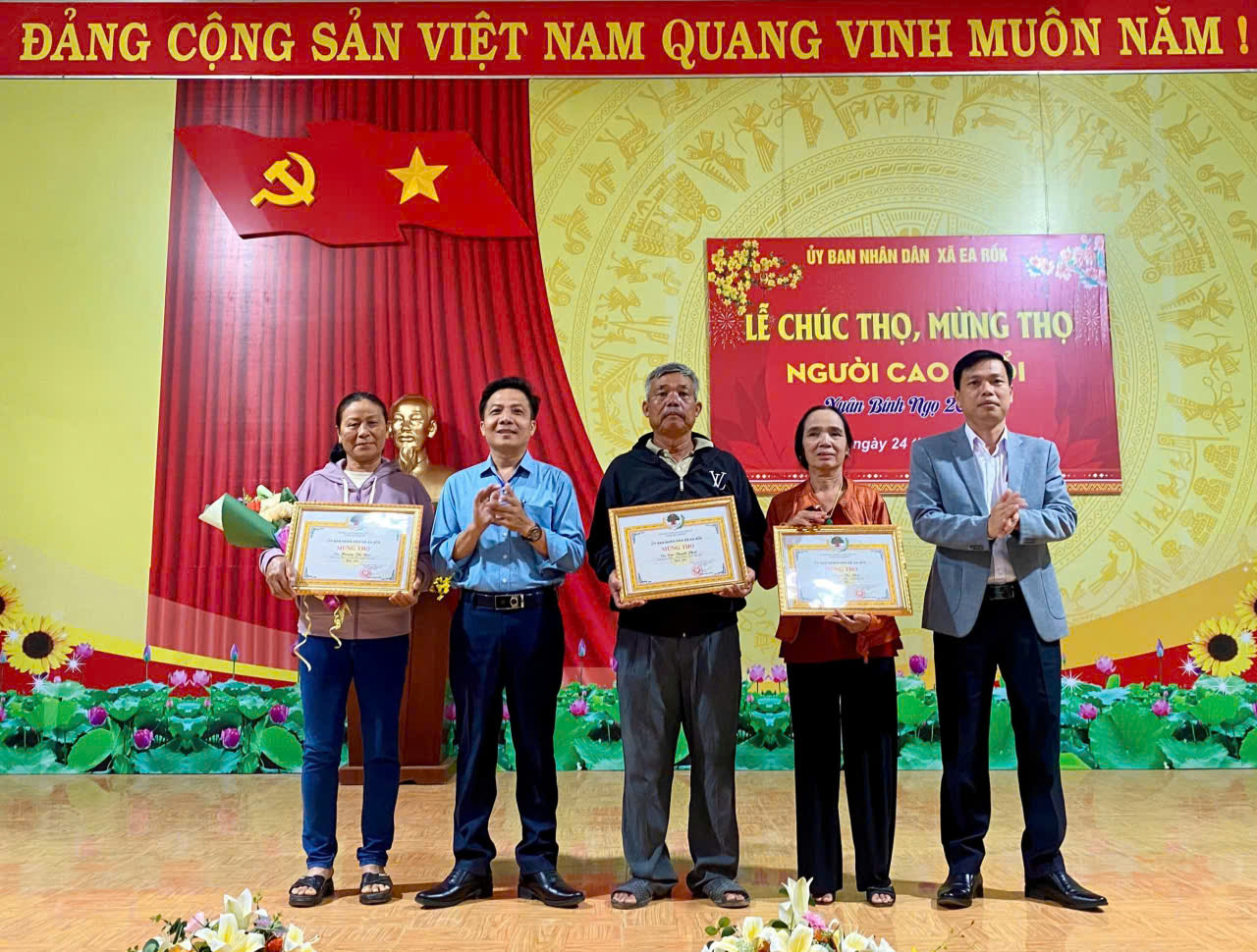 z7562997914125_230be3ac6e8f34e4e60f544e93a378e6