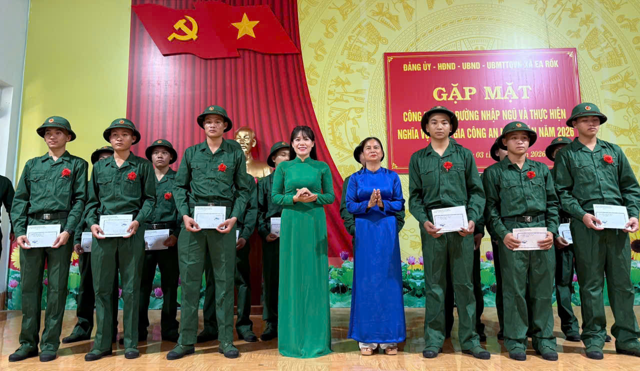 Xã Ea Rốk tổ chức gặp mặt công dân nhập ngũ và thực hiện nghĩa vụ Công an nhân dân năm 2026