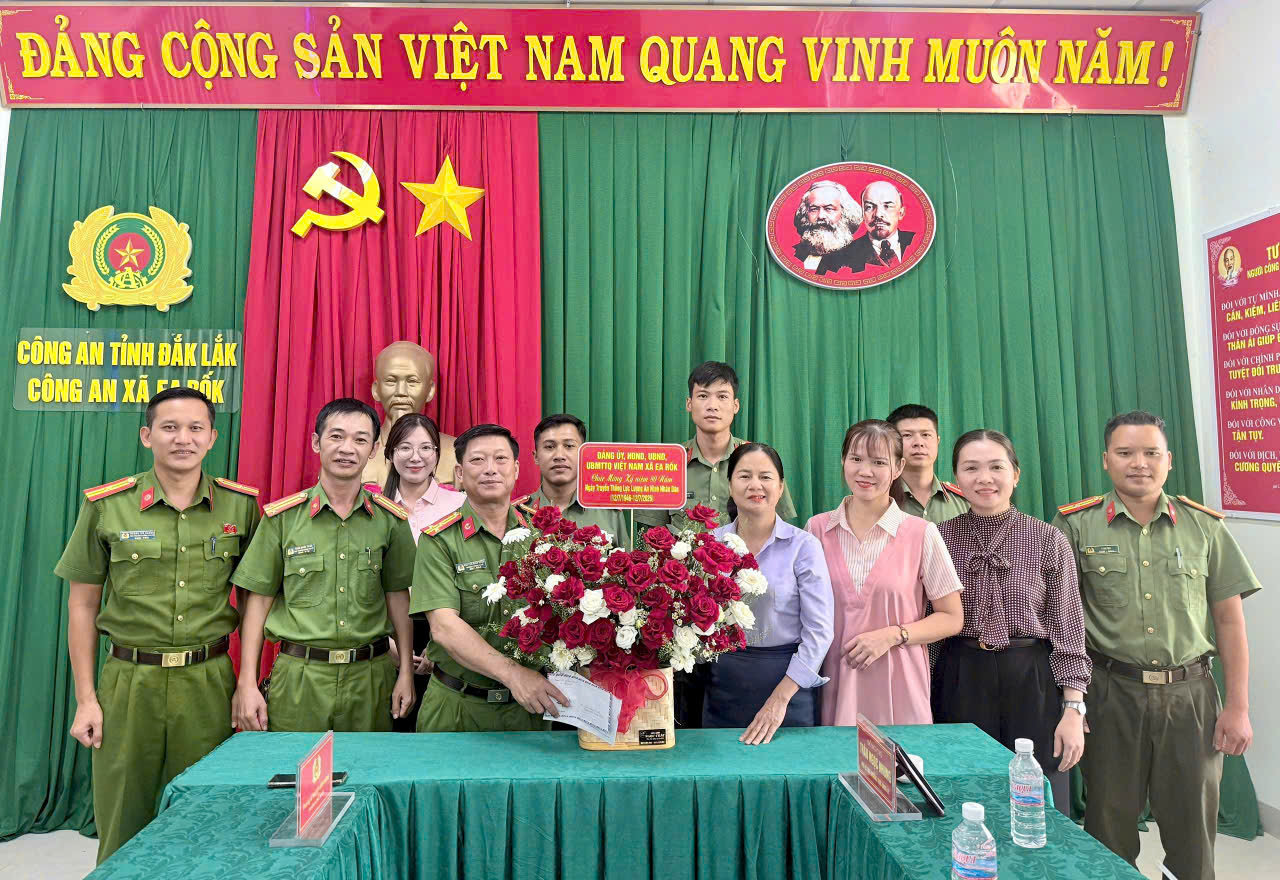 Thăm, chúc mừng lực lượng An ninh nhân dân nhân kỷ niệm 80 năm Ngày truyền thống (12/7/1946 - 12/7/2026)
