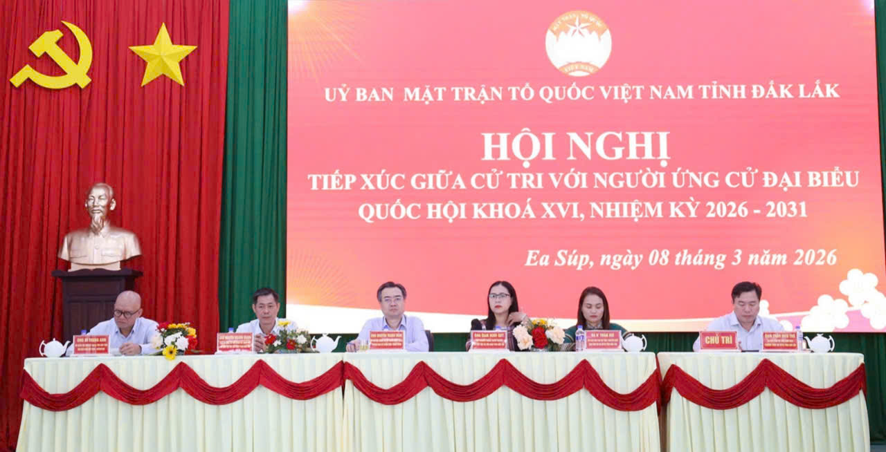 Cử tri xã Ea Rốk tham gia hội nghị tiếp xúc cử tri với ứng cử viên đại biểu Quốc hội