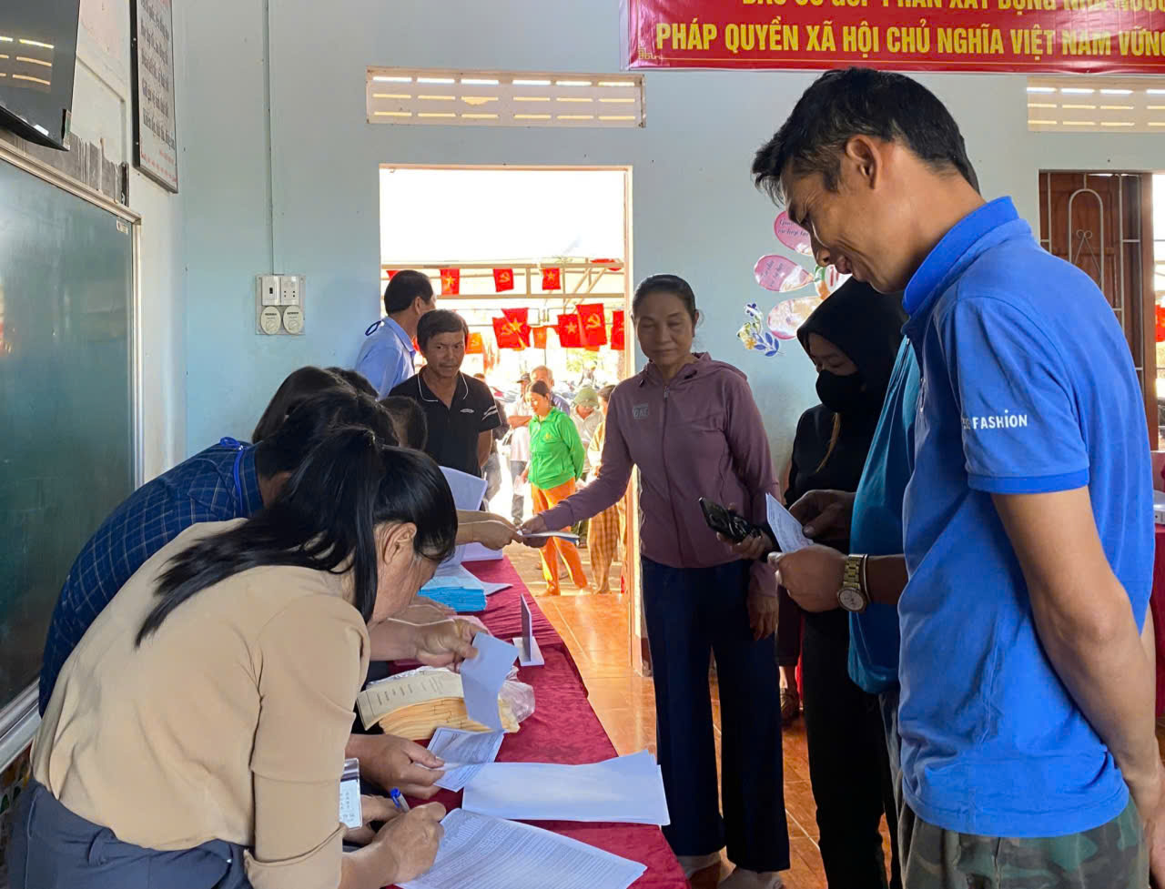 Ý Đảng hợp lòng dân – xã Ea Rốk tổ chức thành công cuộc bầu cử