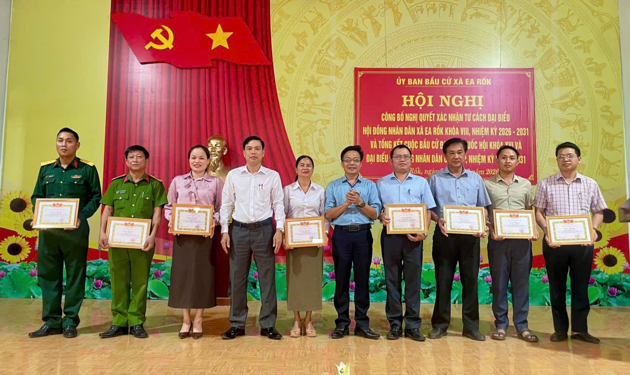 z7658721028256_5a15694e1ca359333569141b8eb152db