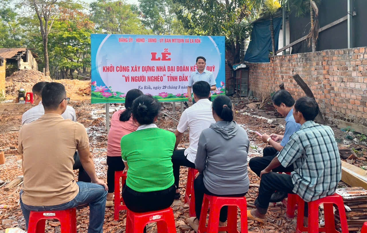 Khởi công xây dựng nhà Đại đoàn kết cho hộ nghèo, cận nghèo tại xã Ea Rốk