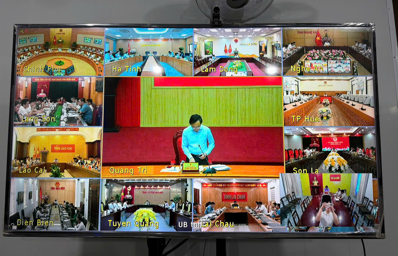 Xã Ea Rốk tham dự cuộc họp trực tuyến về tiến độ xây dựng trường học khu vực biên giới