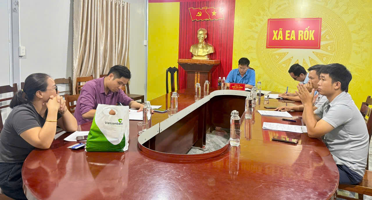 Người dân xã Ea Rốk đồng thuận bàn giao mặt bằng phục vụ thi công Dự án xây dựng mới cầu Cây Sung, Cầu Trắng  và đoạn tuyến kết nối giữa hai cầu thuộc Tỉnh lộ 1