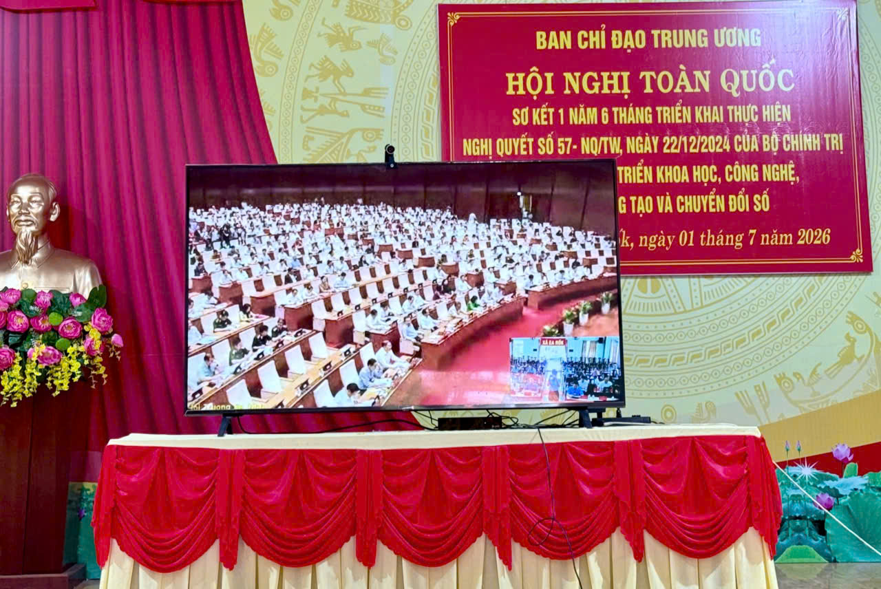 Xã Ea Rốk tham dự trực tuyến Hội nghị sơ kết 1 năm 6 tháng thực hiện Nghị quyết số 57-NQ/TW về phát triển khoa học, công nghệ, đổi mới sáng tạo và chuyển đổi số