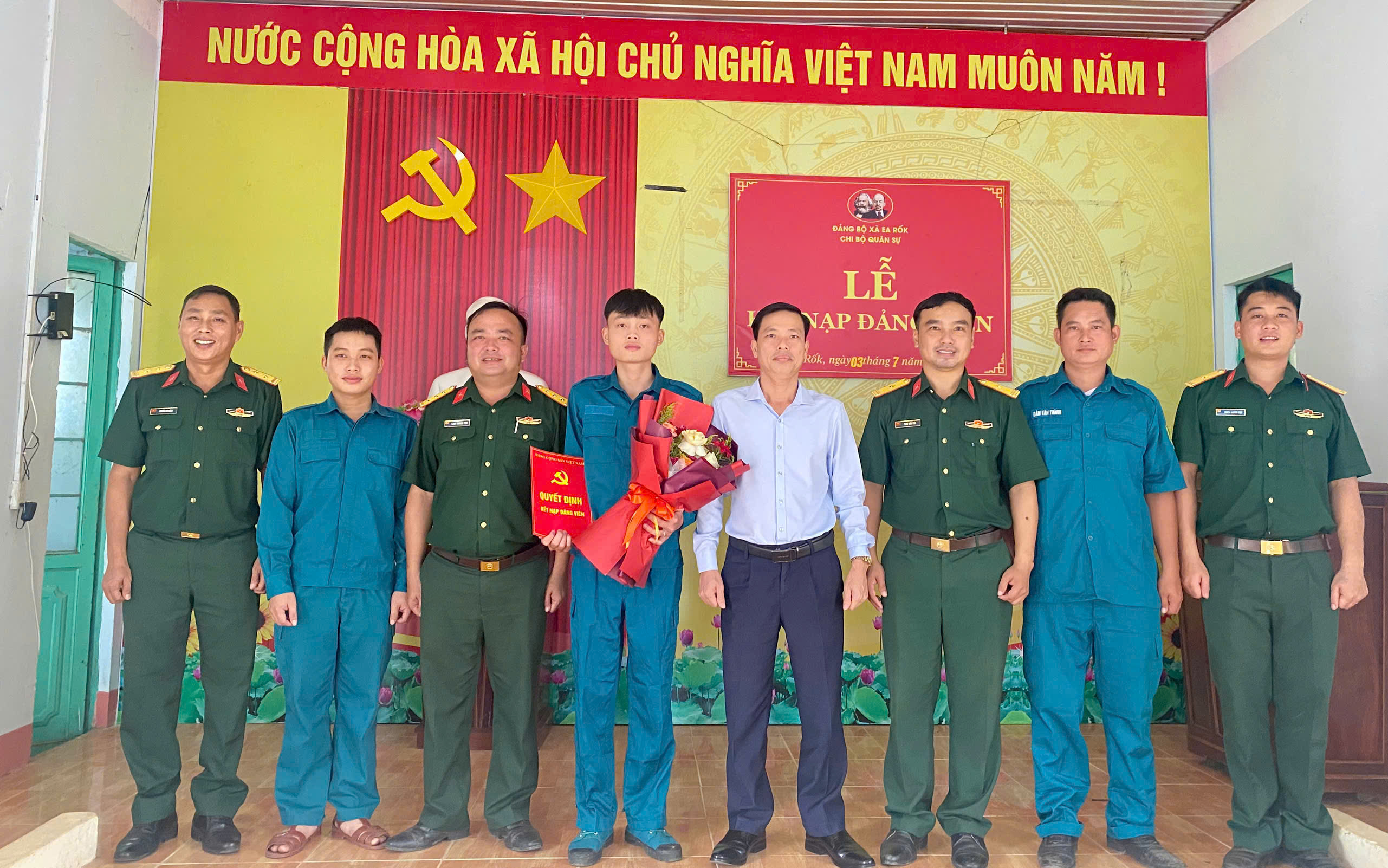 Chi bộ Quân sự xã Ea Rốk tổ chức Lễ kết nạp đảng viên mới