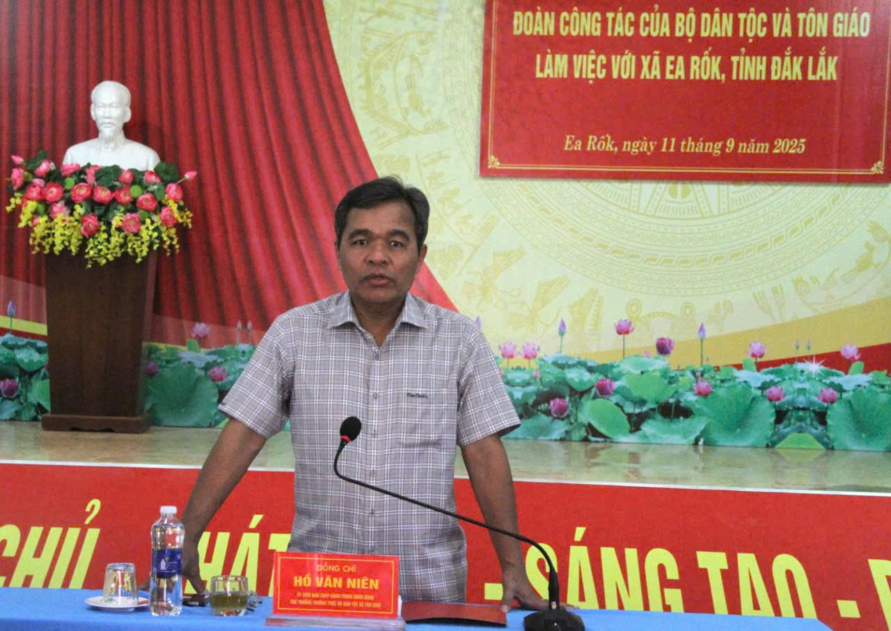 Đoàn công tác Bộ Dân tộc và Tôn giáo làm việc với xã Ea Rốk