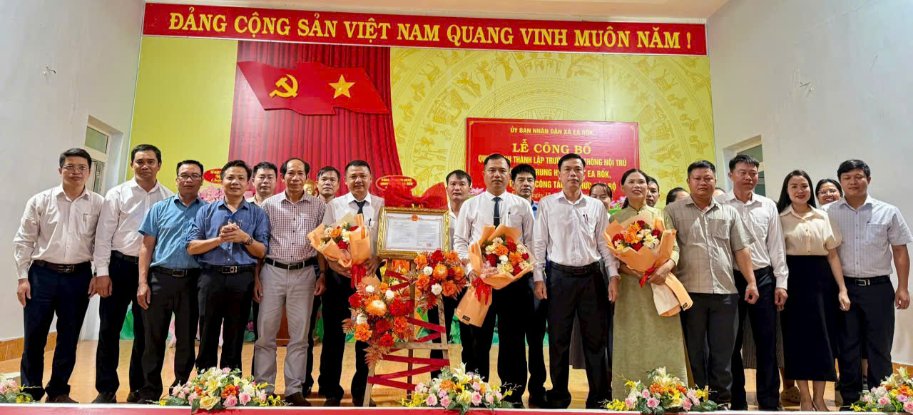Xã Ea Rốk công bố quyết định thành lập Trường Phổ thông nội trú Tiểu học và THCS Ea Rốk