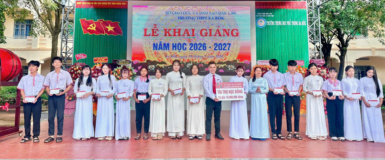 Rộn ràng ngày khai trường trên địa bàn xã Ea Rốk